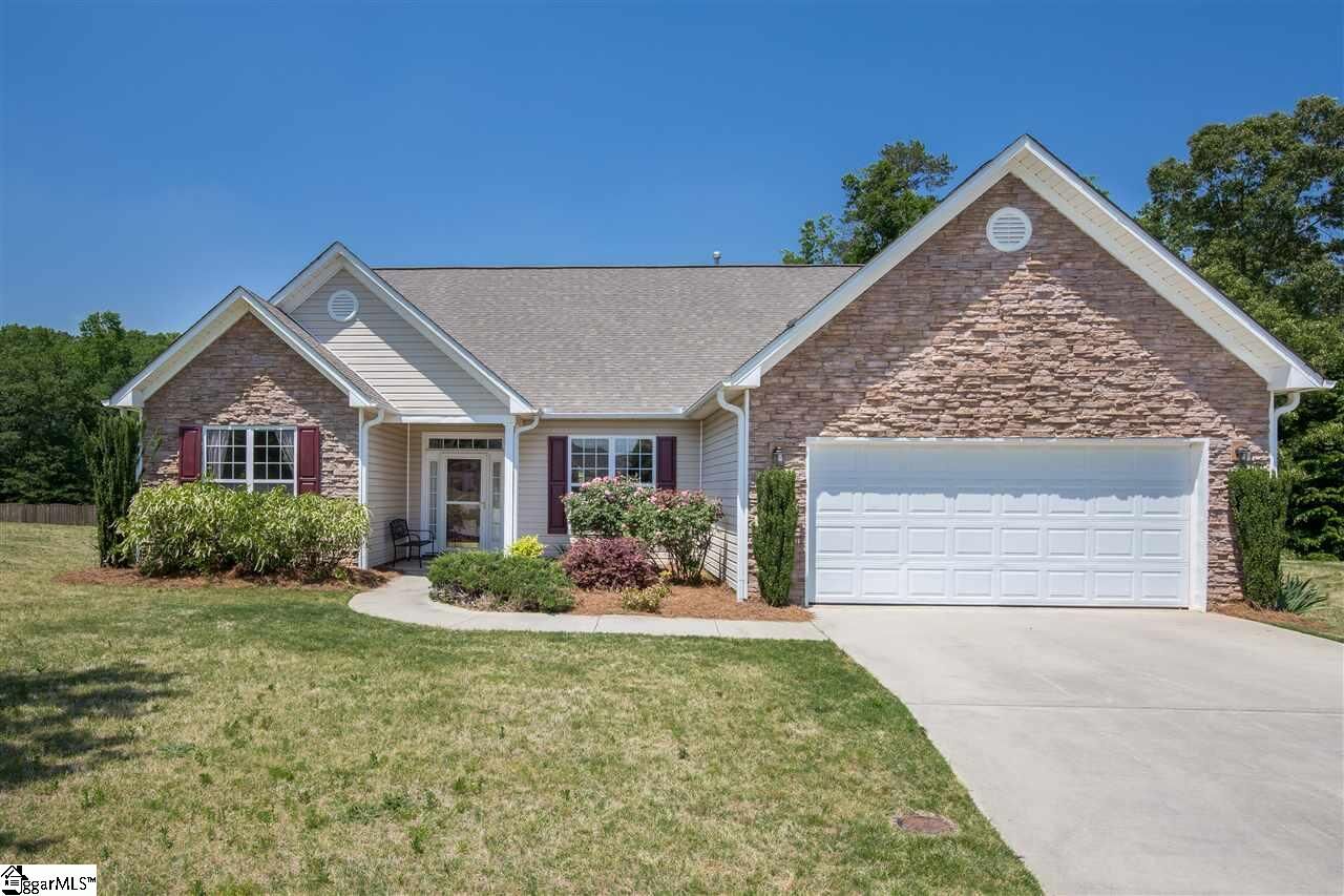 Property Photo:  205 Wild Thorn Lane  SC 29615