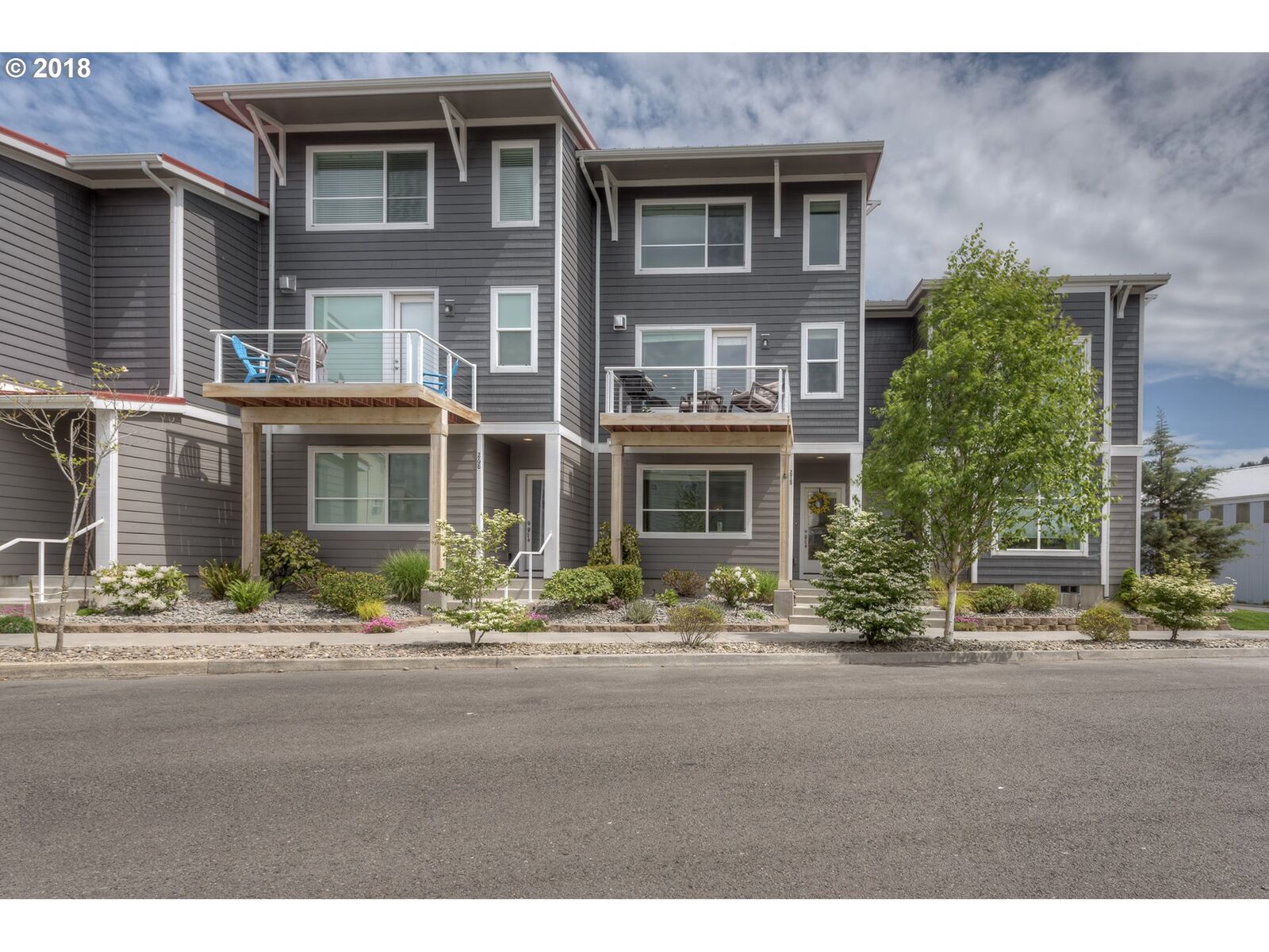 Property Photo:  278 29th St  OR 97103 