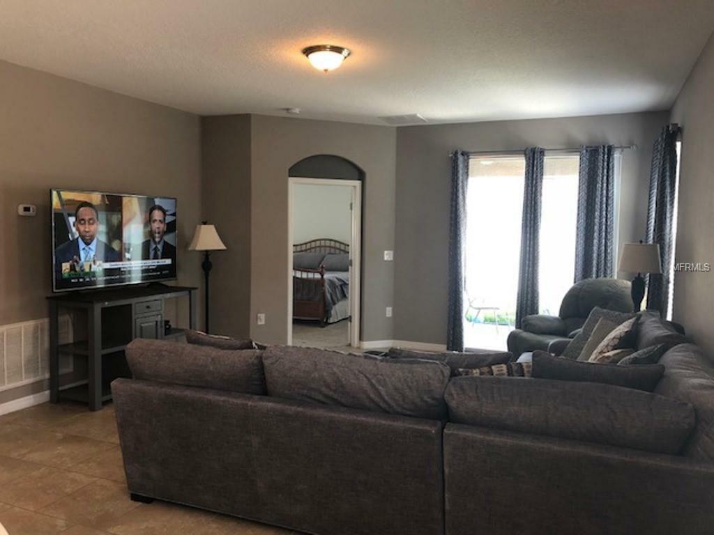 Property Photo: 1907 Siesta Falls Court FL 32824