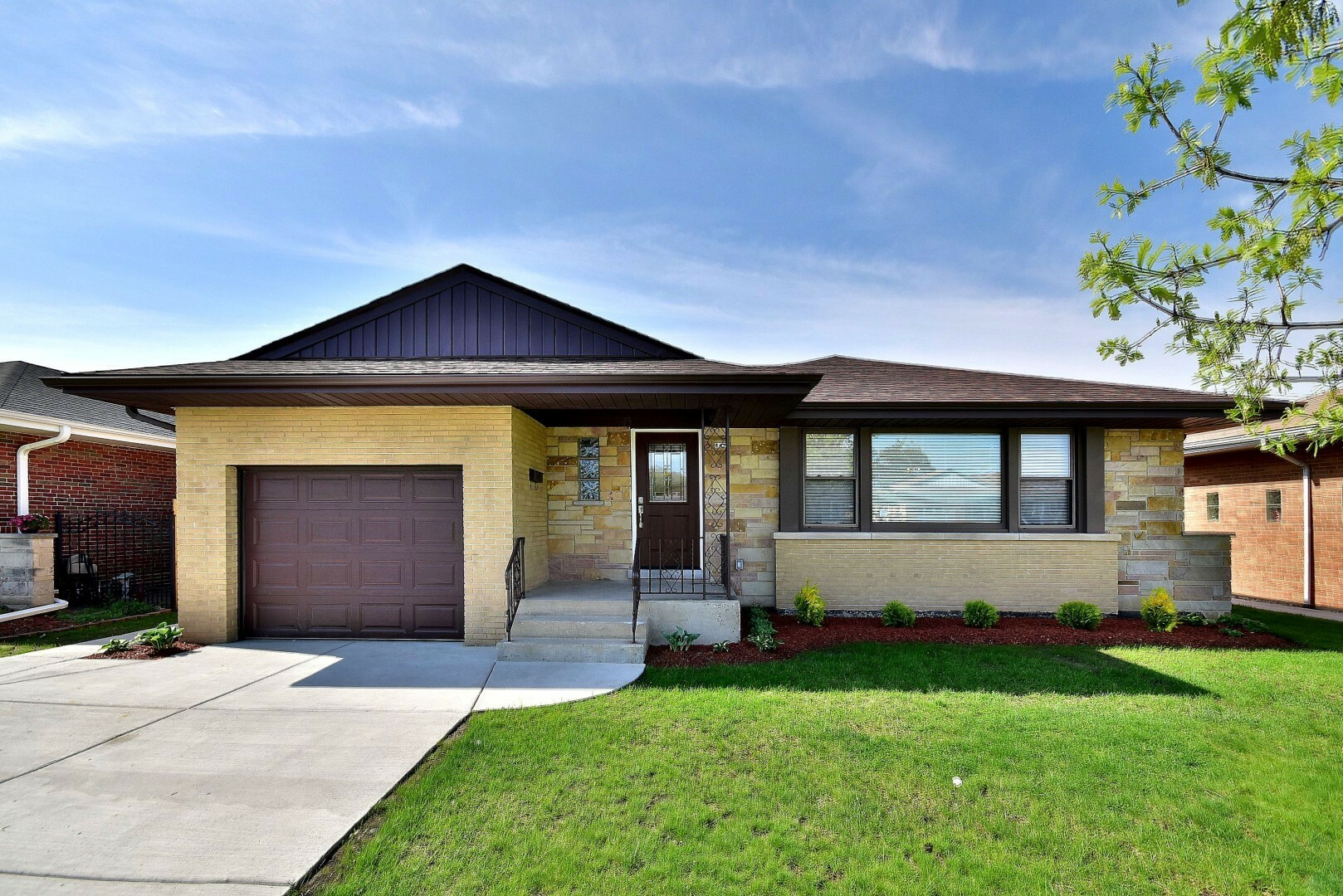 Property Photo: 8457 Agatite Avenue IL 60656