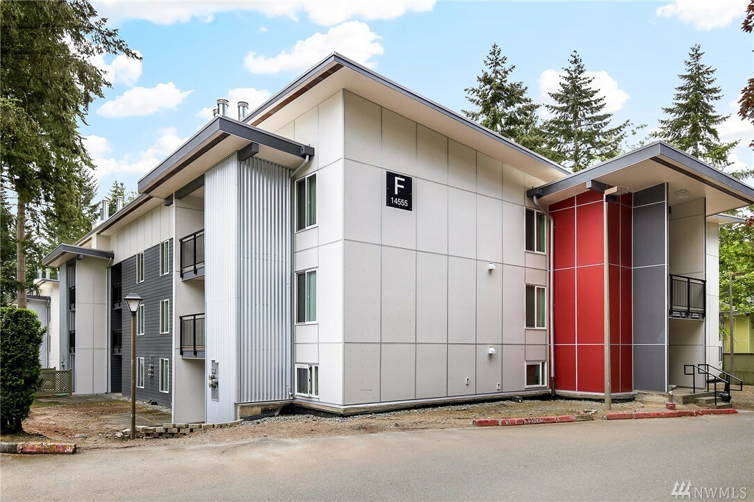 Property Photo: 14555 NE 32nd St F302 WA 98007
