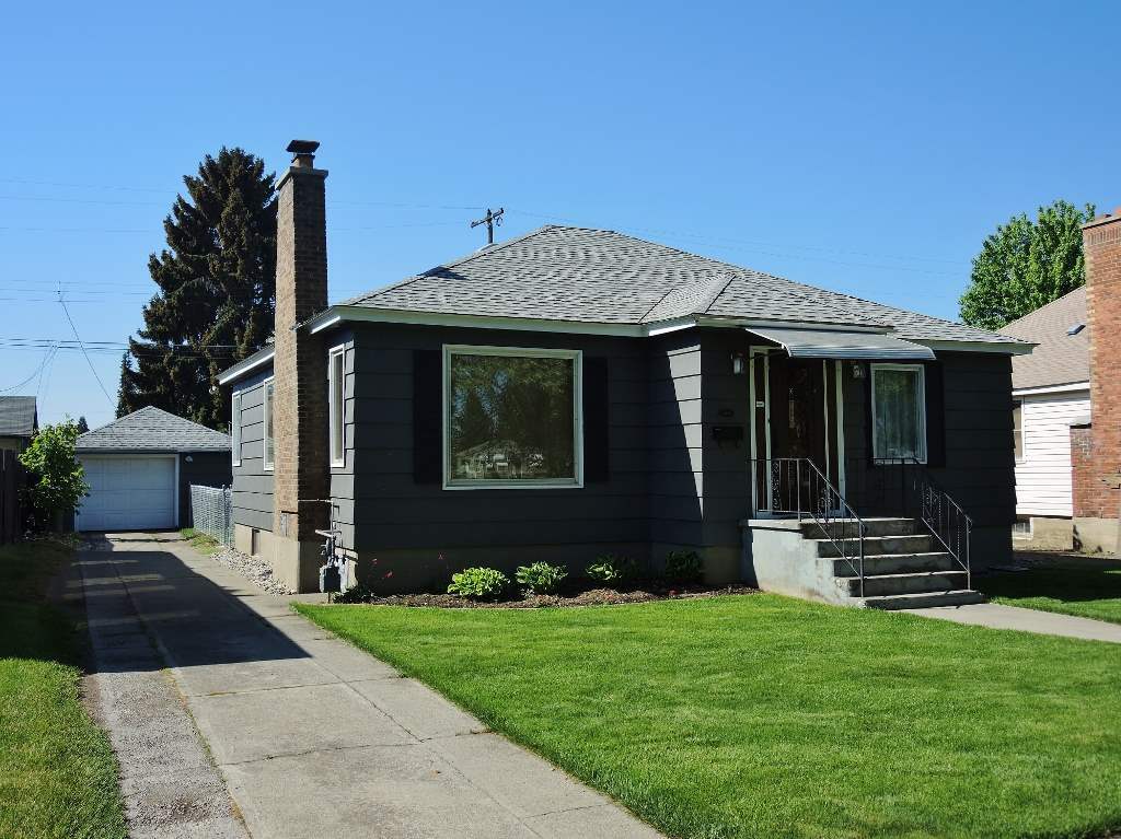 Property Photo:  224 E Walton Ave  WA 99207-1770 