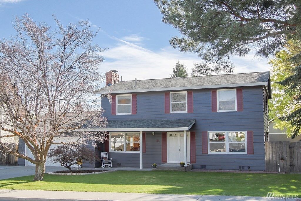Property Photo:  21 N Elliott Ave  WA 98801