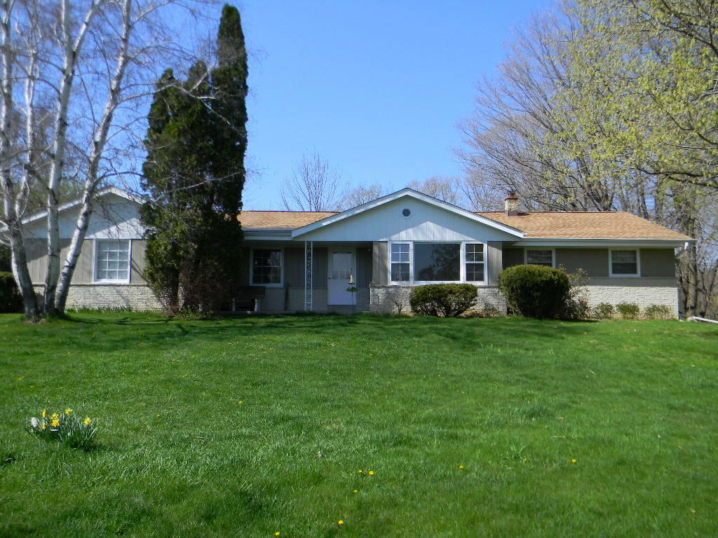 Property Photo: 542 Sarah Ln WI 53012