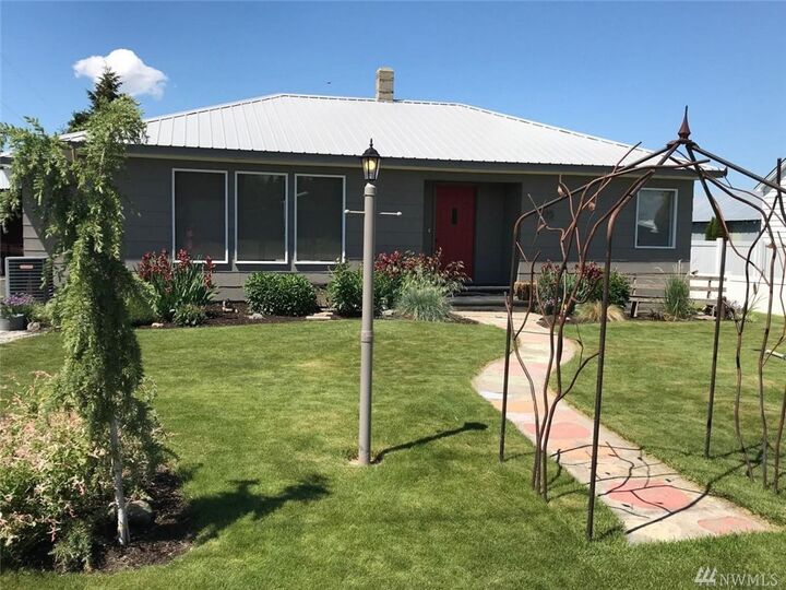 Property Photo:  225 E 1st Ave  WA 98830 