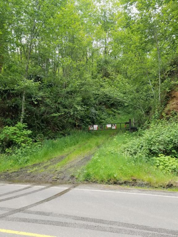 Property Photo: Tl#200 N North Bank Road OR 97372