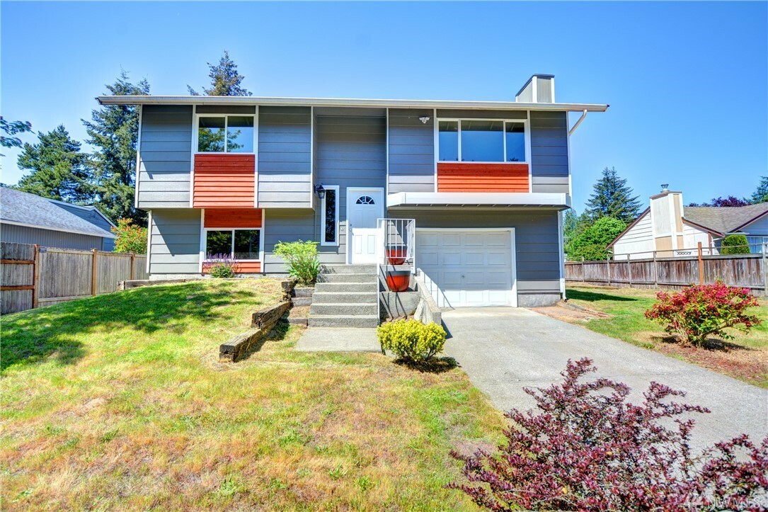 Property Photo:  5715 142nd Place NE  WA 98271 