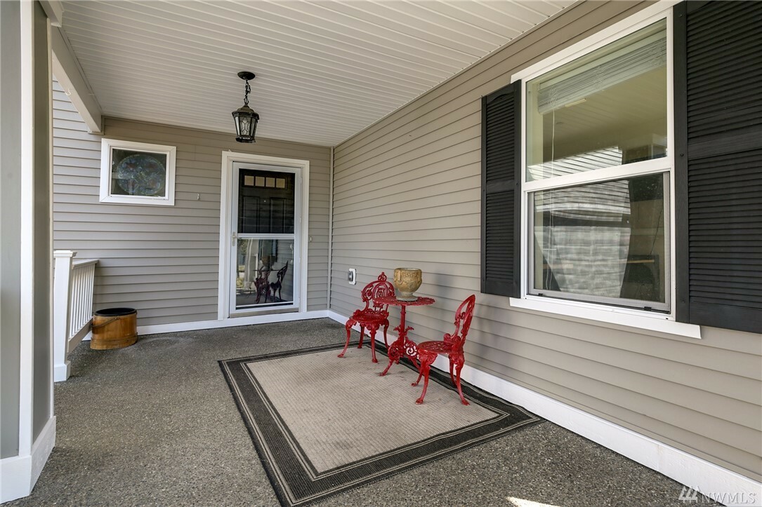 Property Photo:  1456 Packwood Ave  WA 98327 