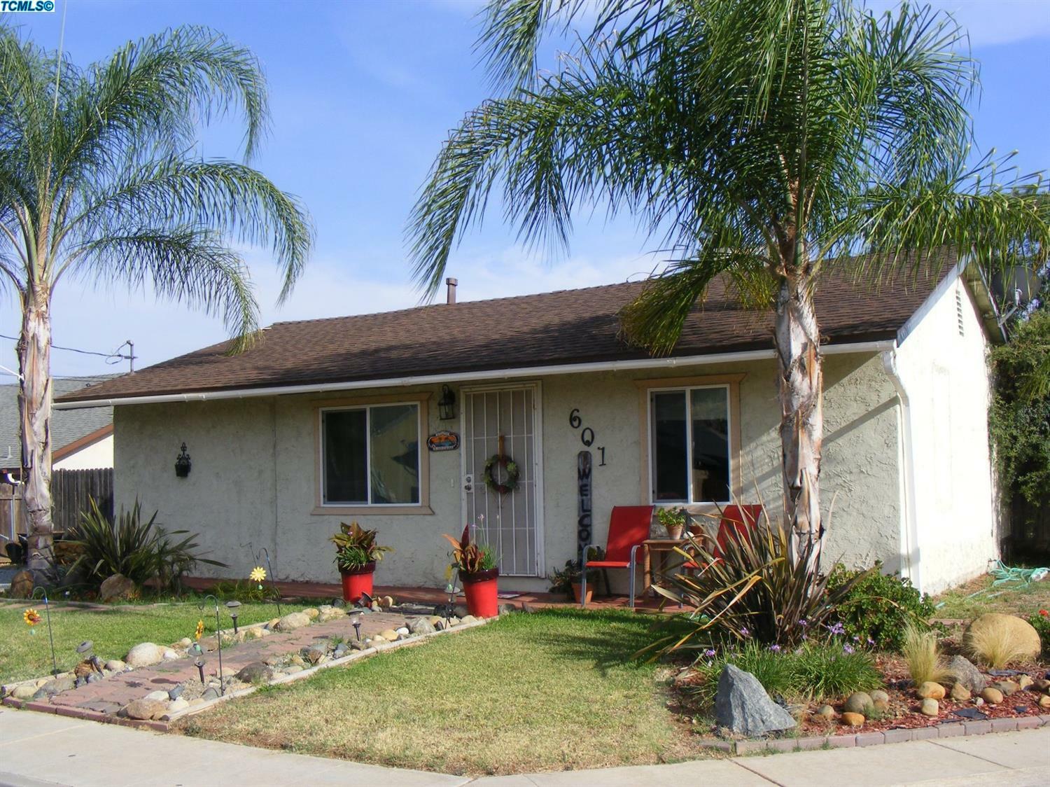 Property Photo:  601 E Sierra Avenue  CA 93286 