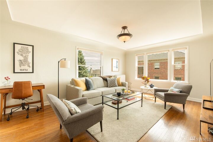 Property Photo:  1902 Bigelow Ave N 302  WA 98109 