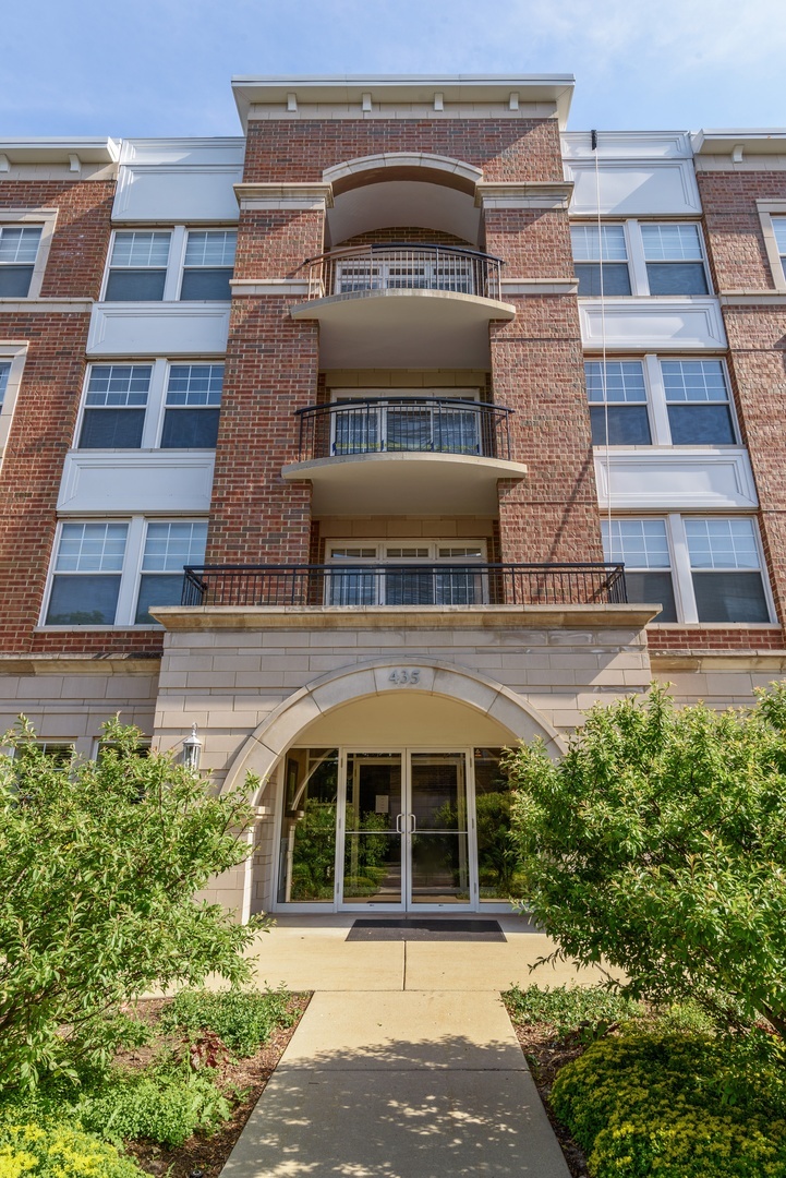 Property Photo:  435 Wood Street 305A  IL 60067 