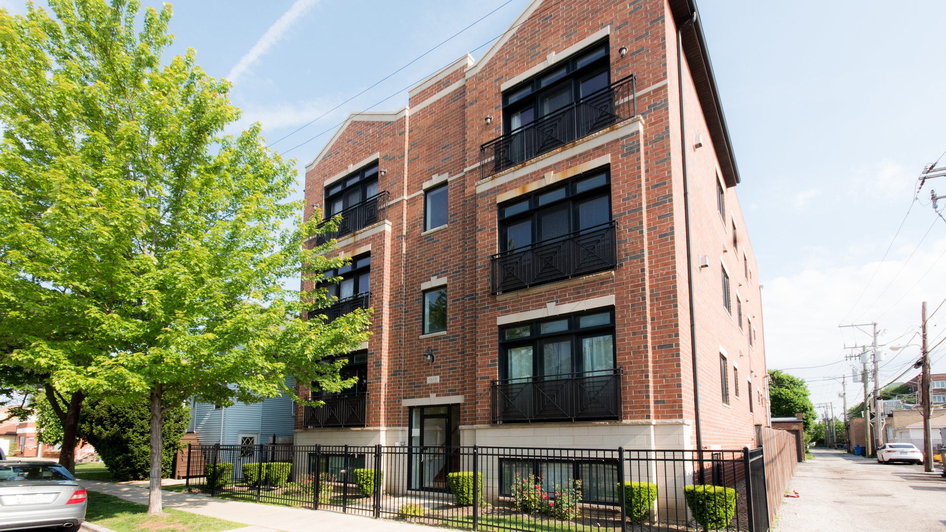 Property Photo: 5618 Lawrence Avenue 2E IL 60630