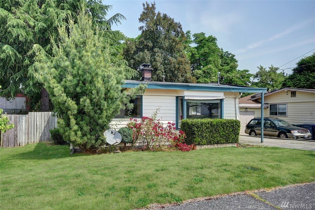 Property Photo: 2326 NE 9th Place WA 98056