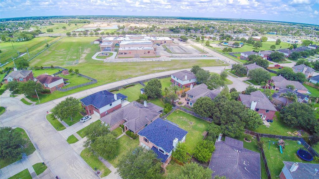 Property Photo: 205 Meadowhill Lane TX 77539