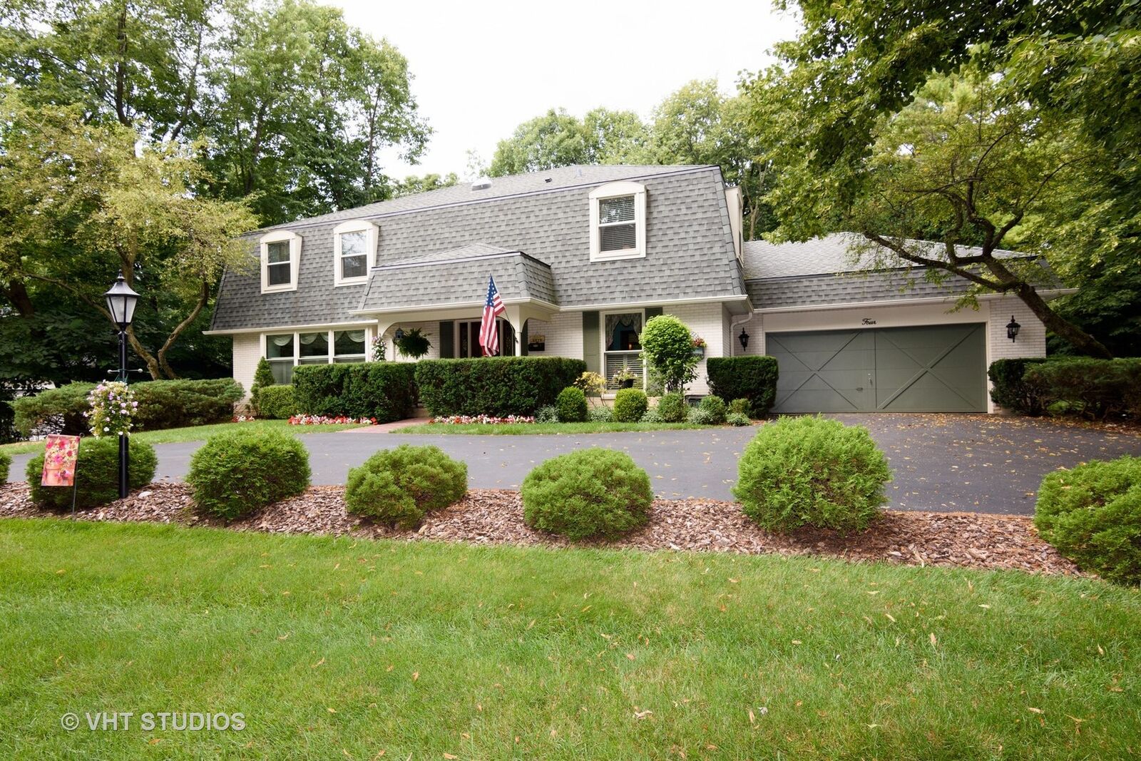 Property Photo: 4 Wildwood Road IL 60008