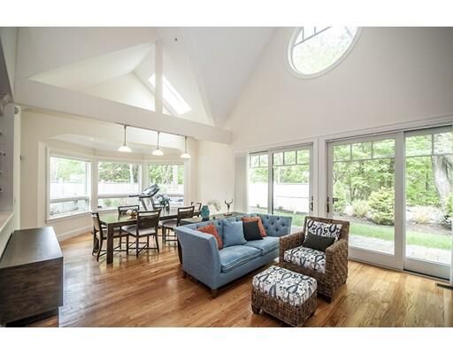 Property Photo:  27 Courtyard Pl 27  MA 02420 