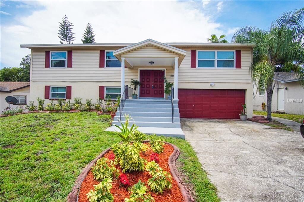 Property Photo: 2014 Derbywood Drive FL 33510