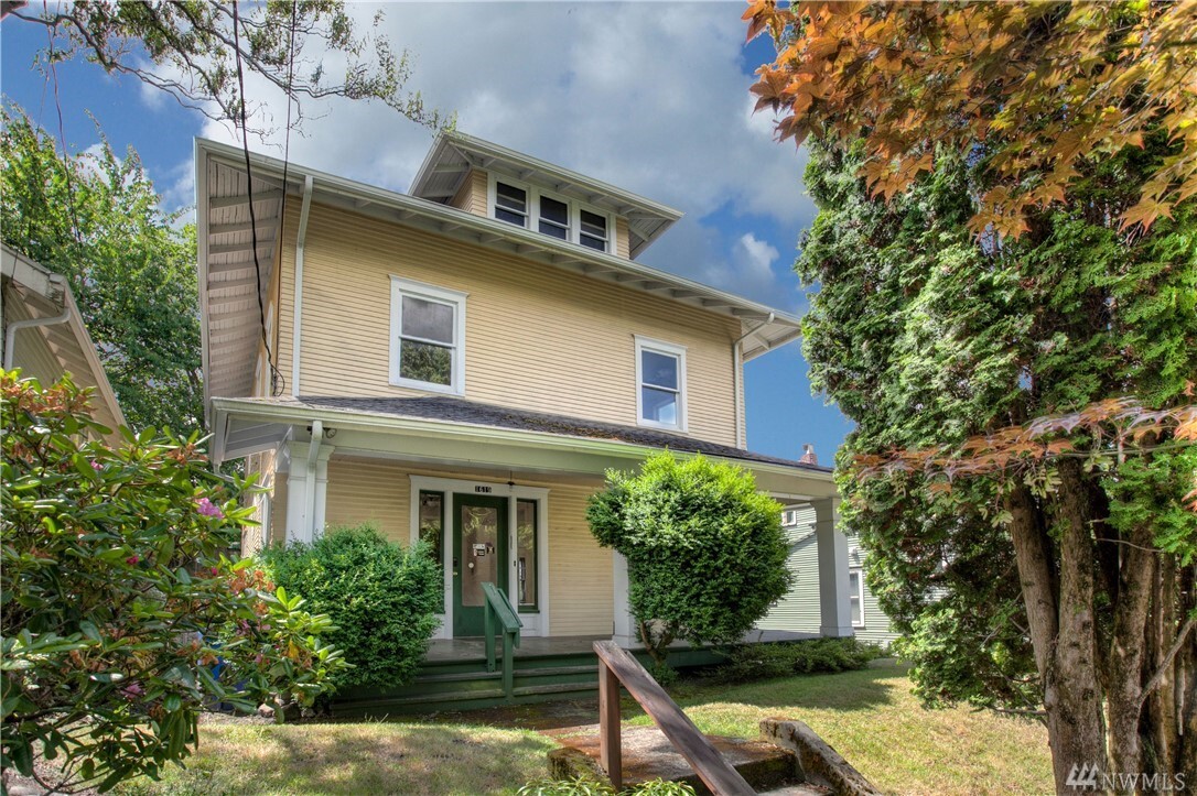 Property Photo: 1619 N 49th St WA 98103