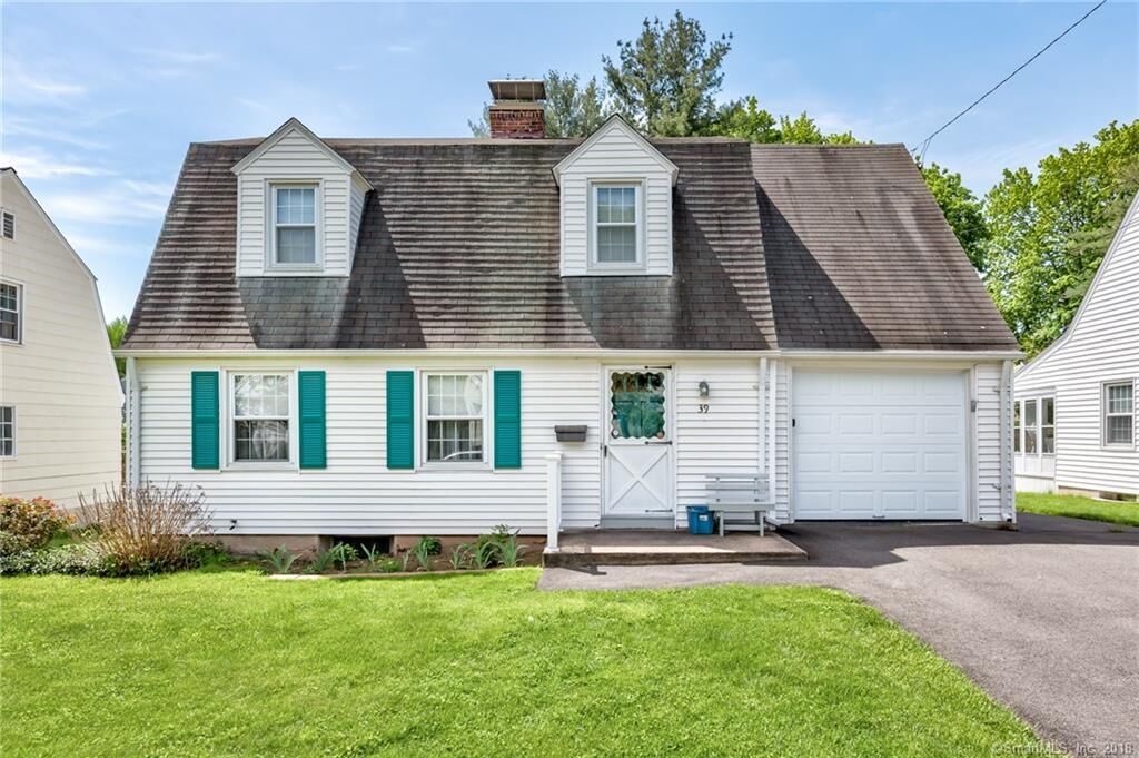 Property Photo: 39 Meadowbrook Road CT 06107
