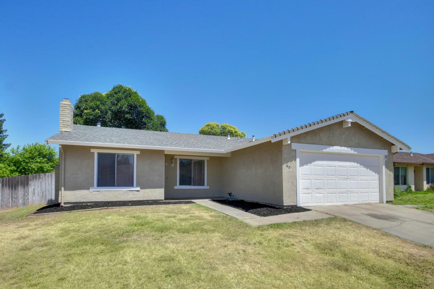 Property Photo:  40 Abbeywood Circle  CA 95823 