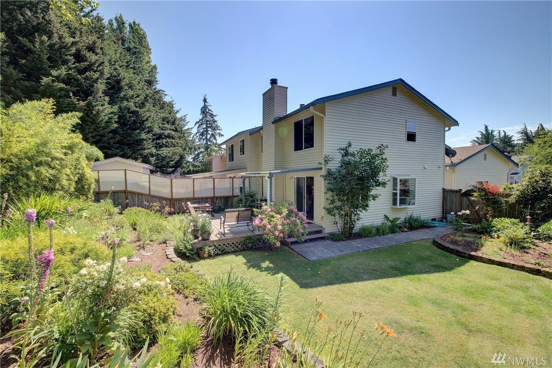 Property Photo: 419 122nd St SW WA 98204