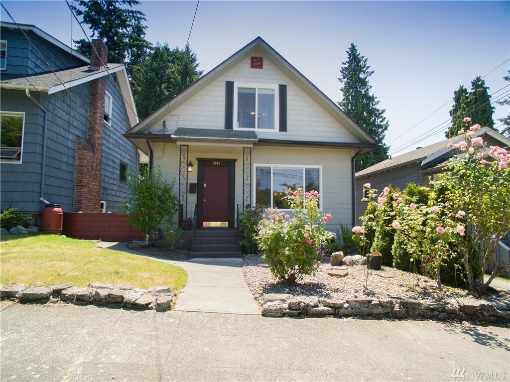 Property Photo:  1845 N 51st St  WA 98103 