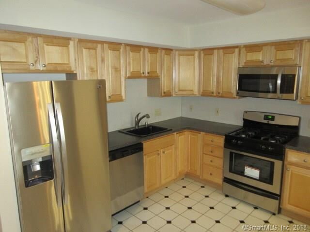 Property Photo: 17 Harbour Close 17 CT 06519