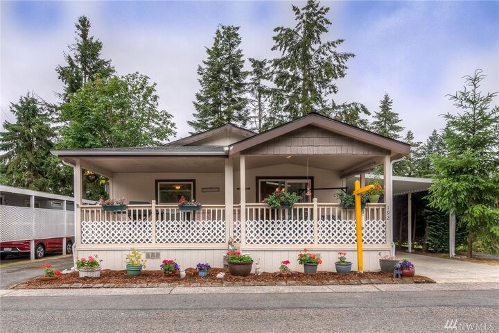 Property Photo:  18425 NE 95th St 192  WA 98052 