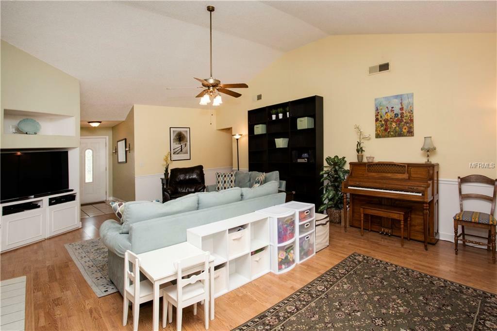Property Photo: 1907 Coral Tree Court FL 33511