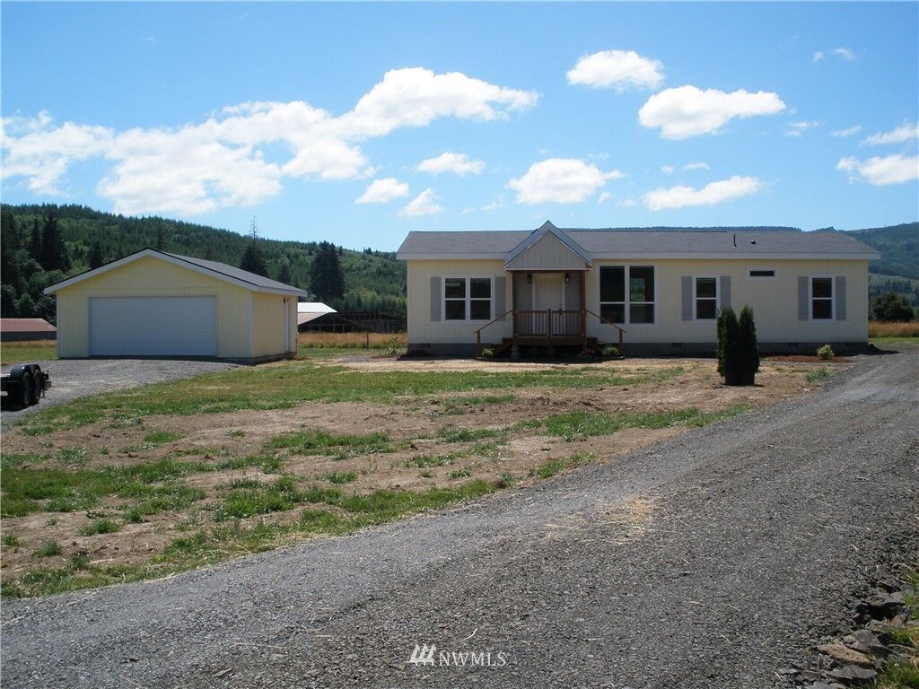 Property Photo:  35 Eagle Lane  WA 98612 
