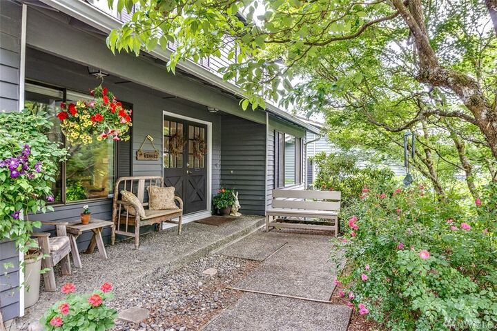 Property Photo:  12819 NE 110th Ct  WA 98033 