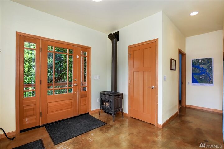 Property Photo:  1807 McKenzie Ave  WA 98225 