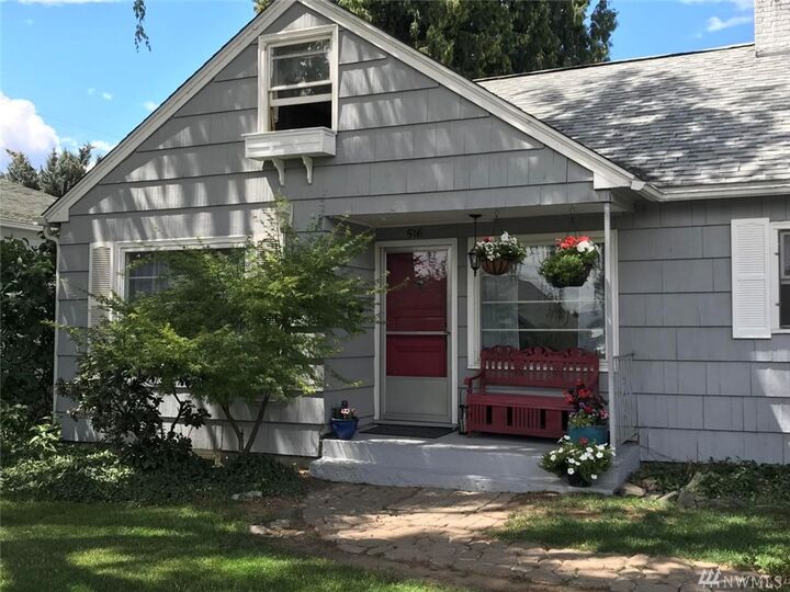 Property Photo:  516 S Franklin St  WA 98801 