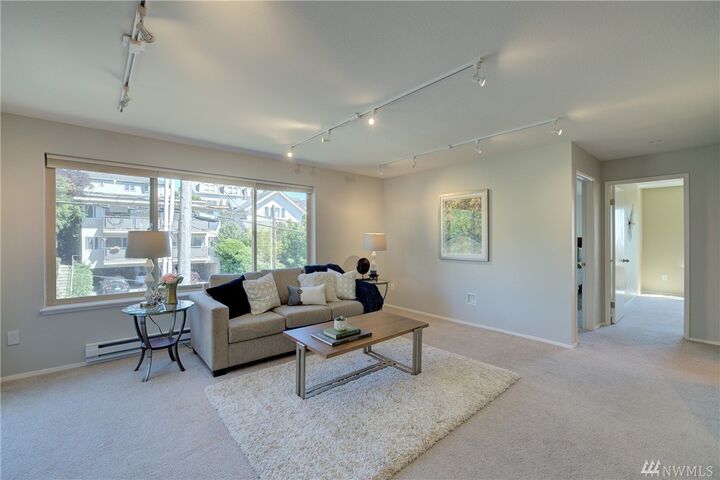 Property Photo: 4421 Greenwood Ave N 301 WA 98103