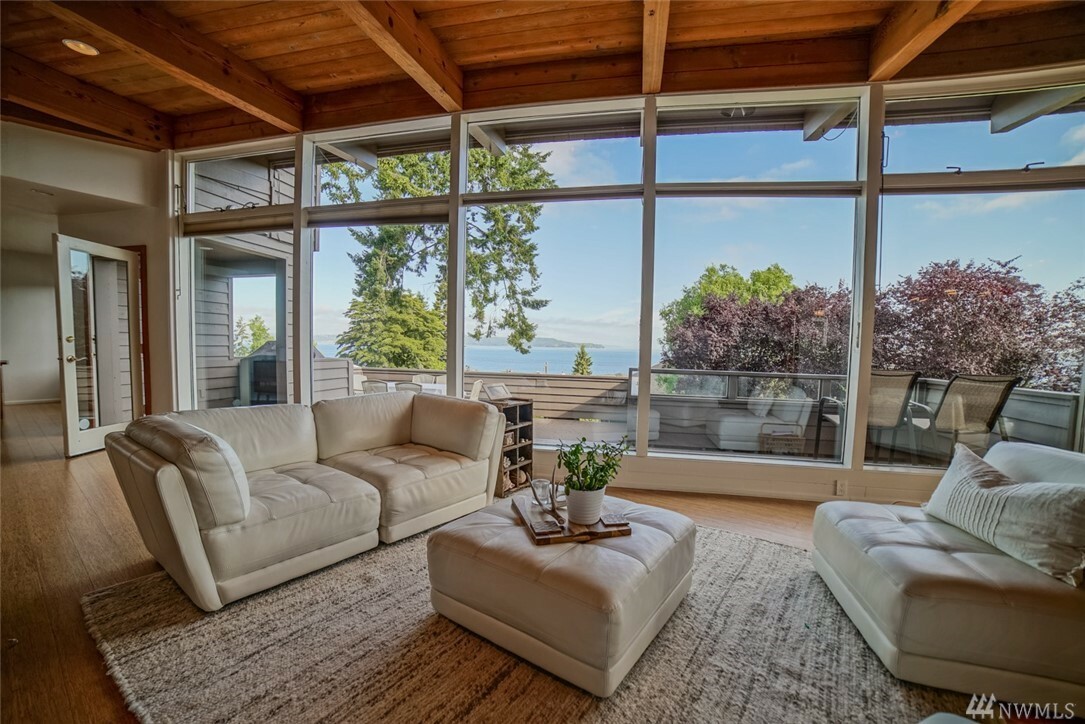Property Photo: 29219 2nd Ave SW WA 98023