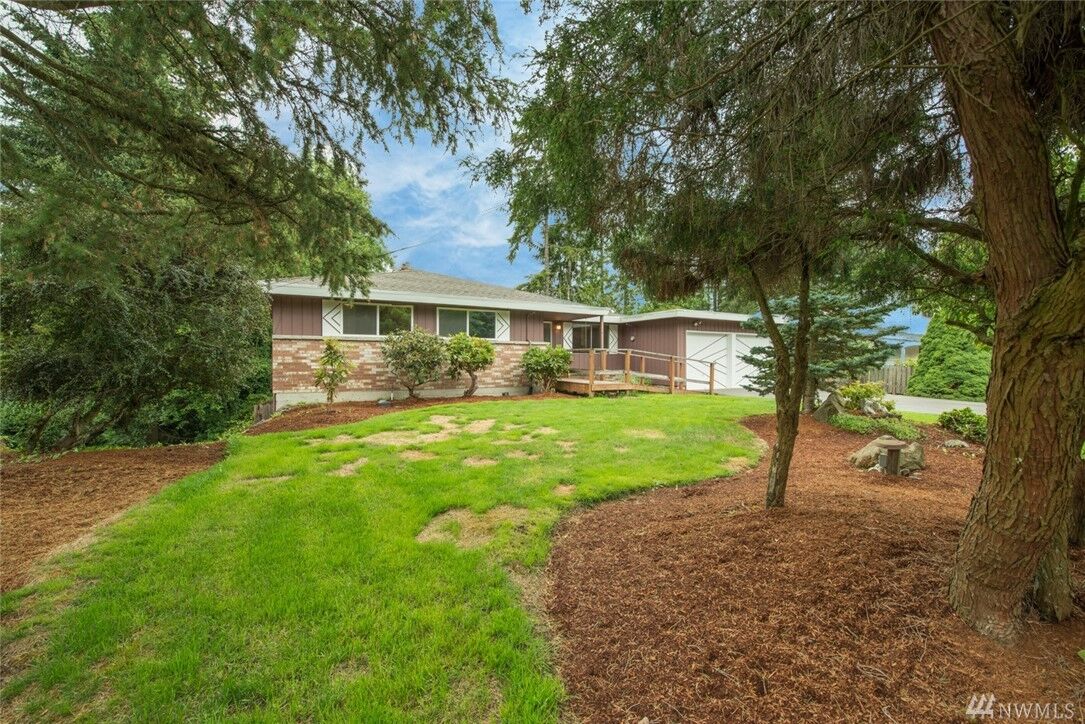 Property Photo: 2004 NE 177th St WA 98155