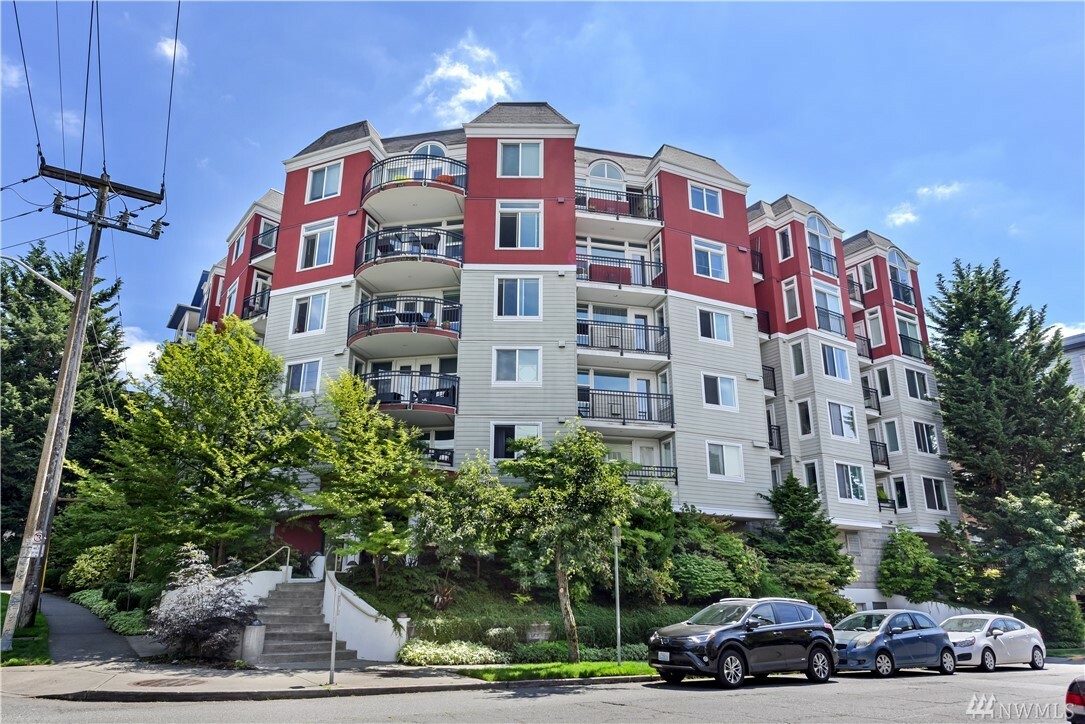 Property Photo: 232 Belmont Ave E 507 WA 98102