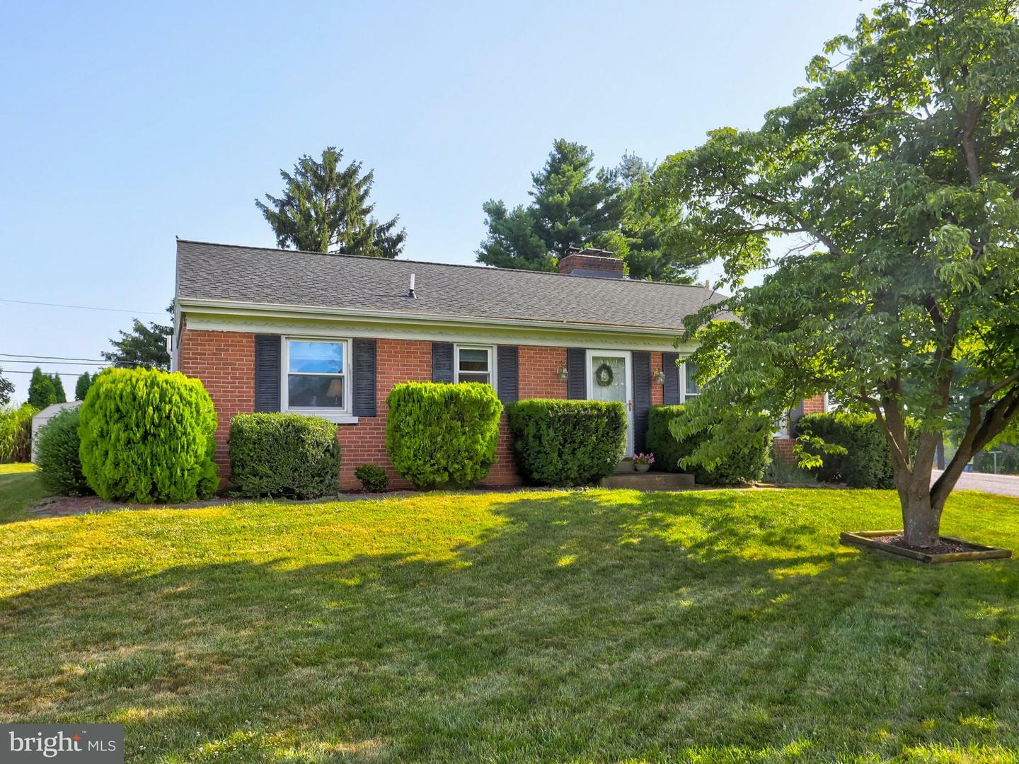 Property Photo:  2101 Shaaron Drive  PA 17601 