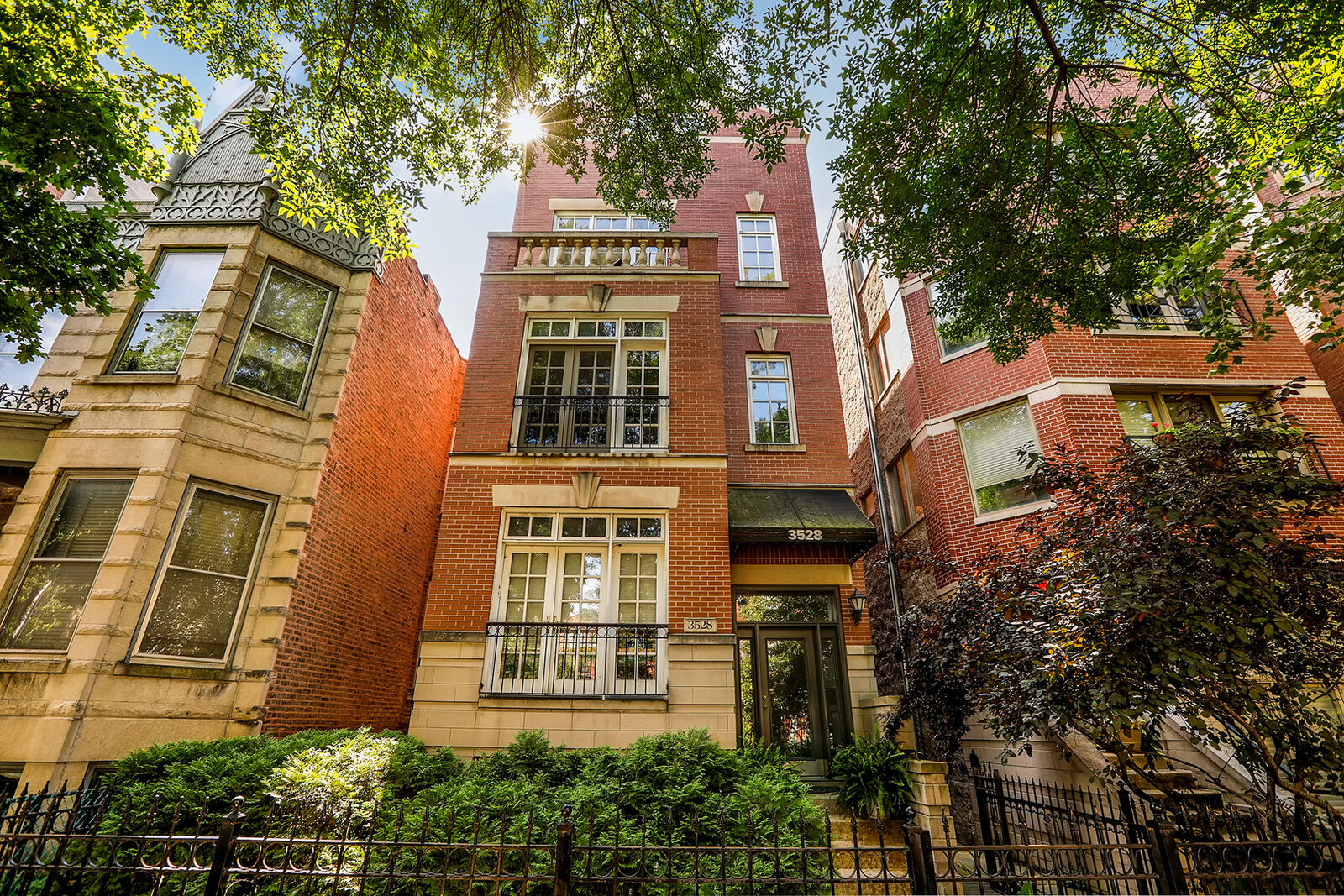 Property Photo: 3528 N Fremont Street 3 IL 60657