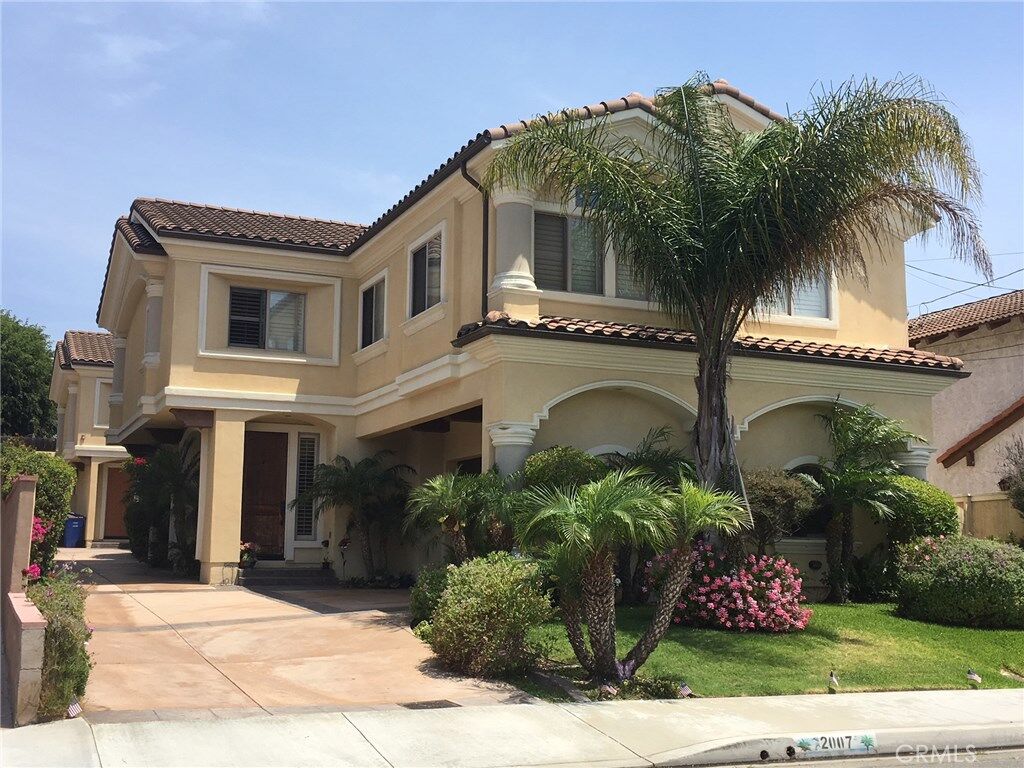 Property Photo: 2007 Marshallfield Lane B CA 90278