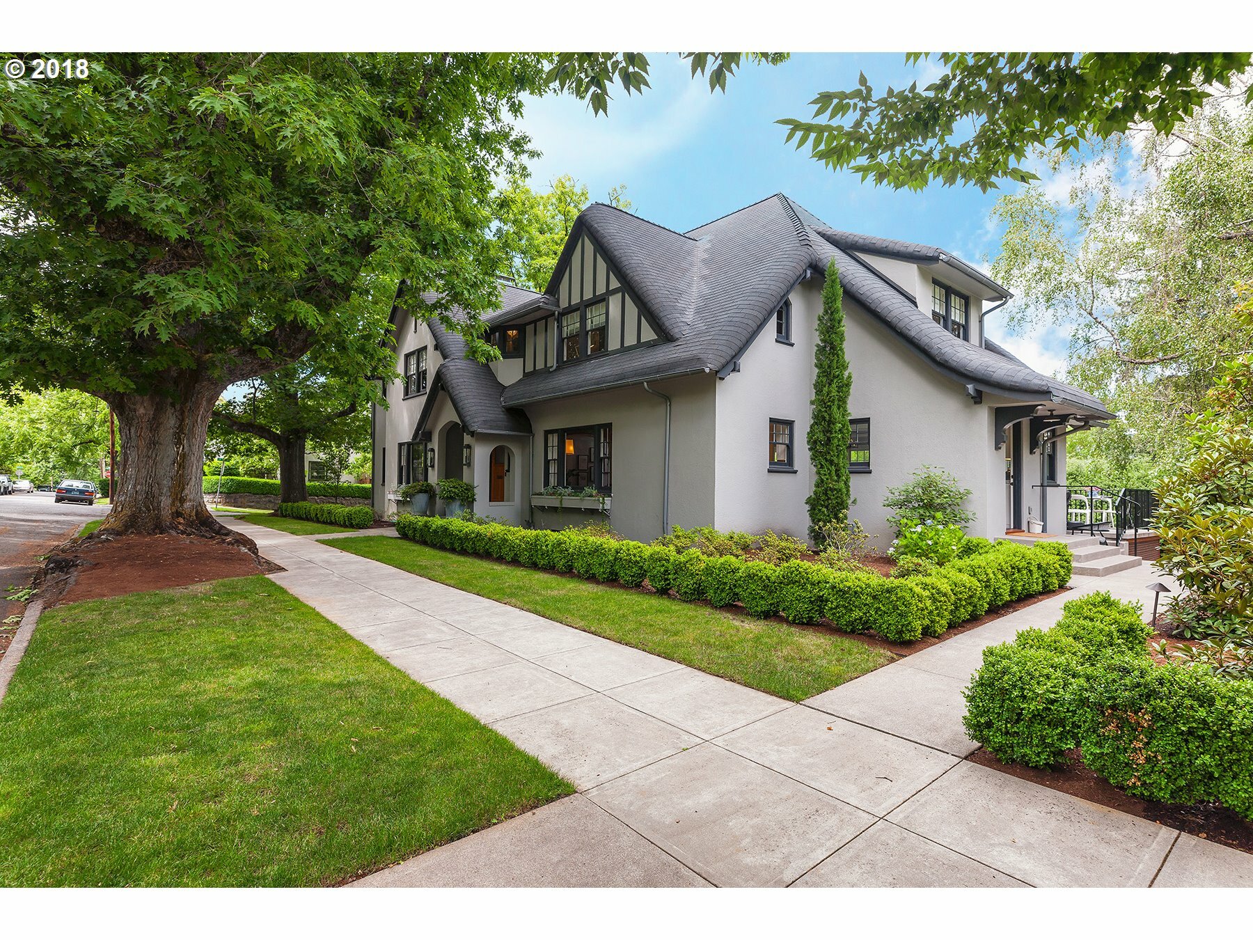 Property Photo: 1833 SW Laurel St OR 97201