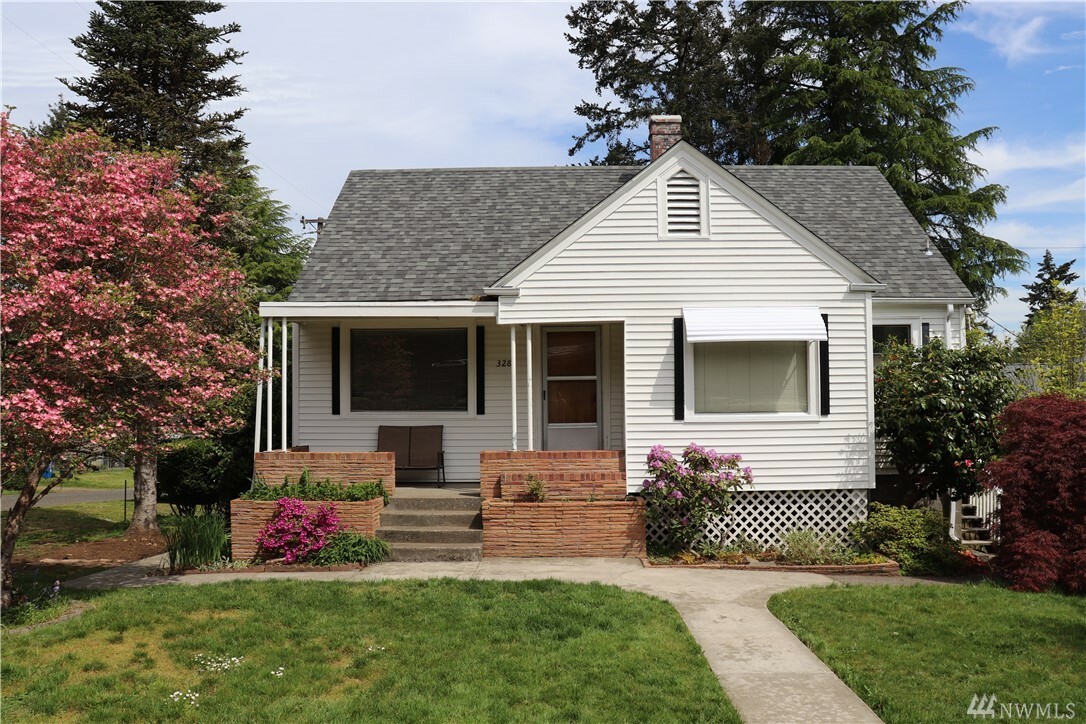 Property Photo:  328 W Wyandotte Ave  WA 98584 