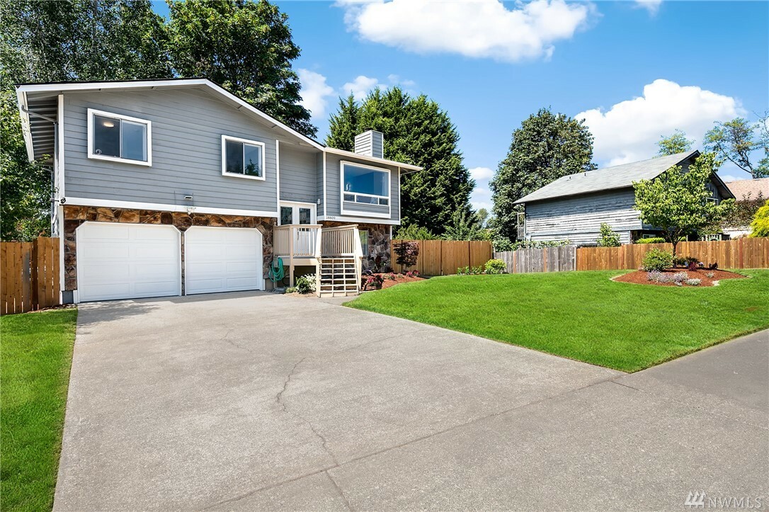 Property Photo:  18809 111th Place SE  WA 98055 