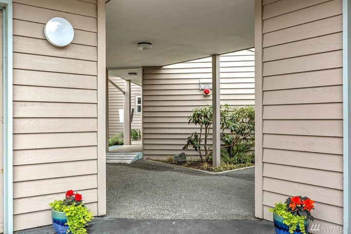 Property Photo: 747 SE Bayshore Dr 301 WA 98277