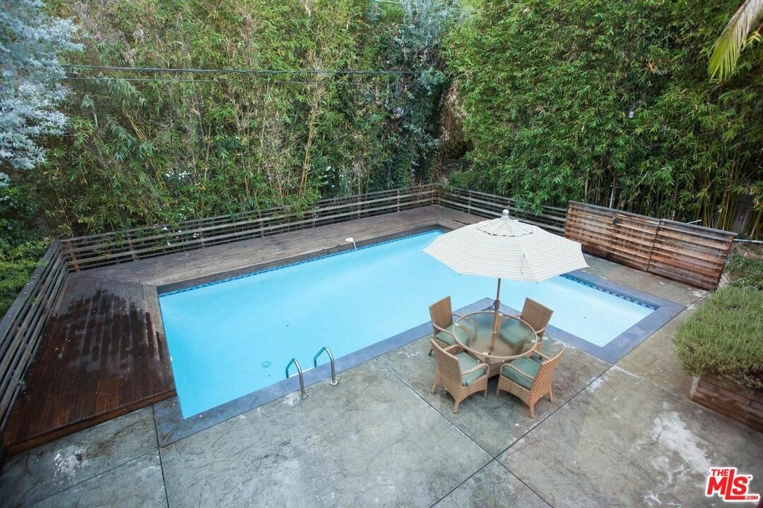 Property Photo:  683 Bienveneda Ave  CA 90272 