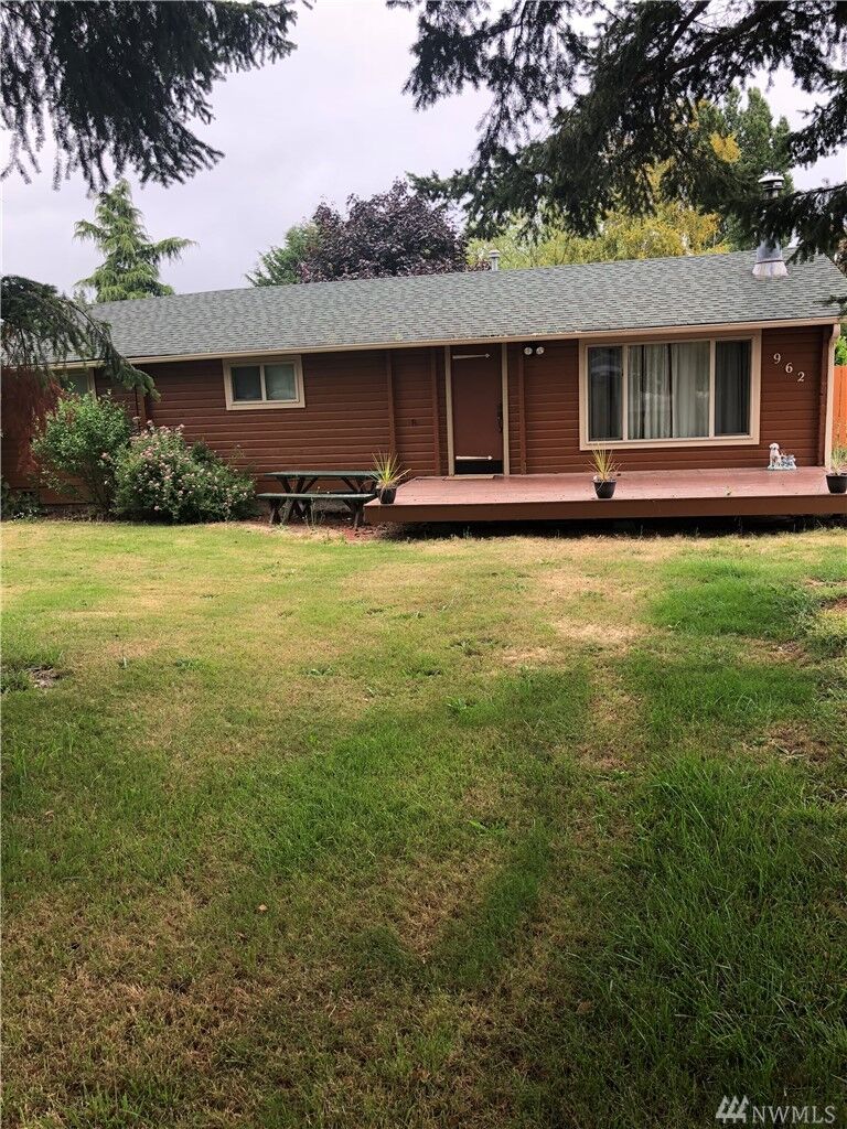Property Photo: 962 Carl Ave WA 98277