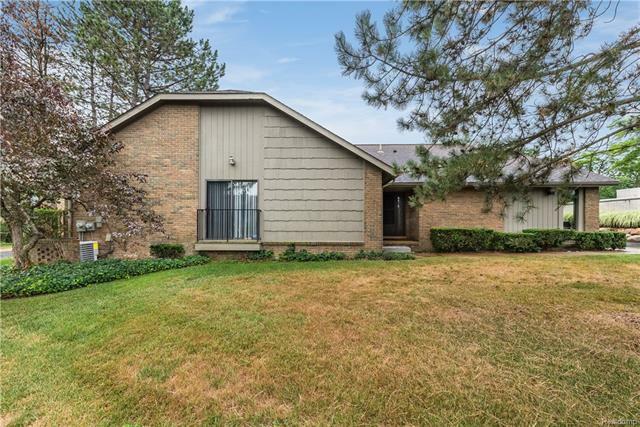 6478 Maple Hills Drive  Bloomfield Twp MI 48301 photo