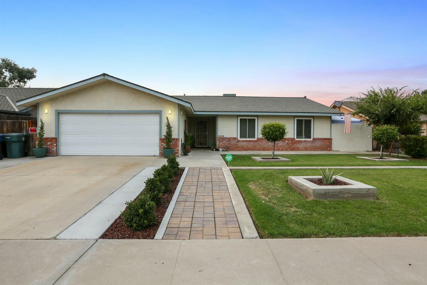 Property Photo:  1558 Ben Franklin Avenue  CA 93274 