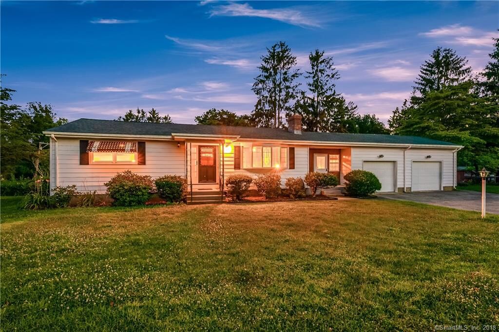 Property Photo:  34 Glen Circle  CT 06483 