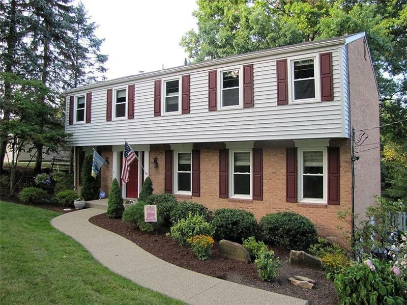 Property Photo:  420 Robinhood Ln  PA 15317 